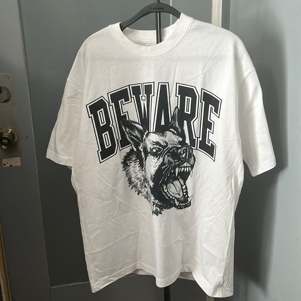Market white T-shirt with dog picture